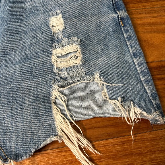 Zara Trafaluc super Distressed Denim Mini Skirt Light Wash Raw Hem Womens Medium - Picture 3 of 10